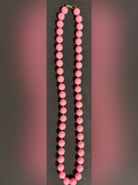 Vintage bubblegum pink Lucite chunky beaded necklace